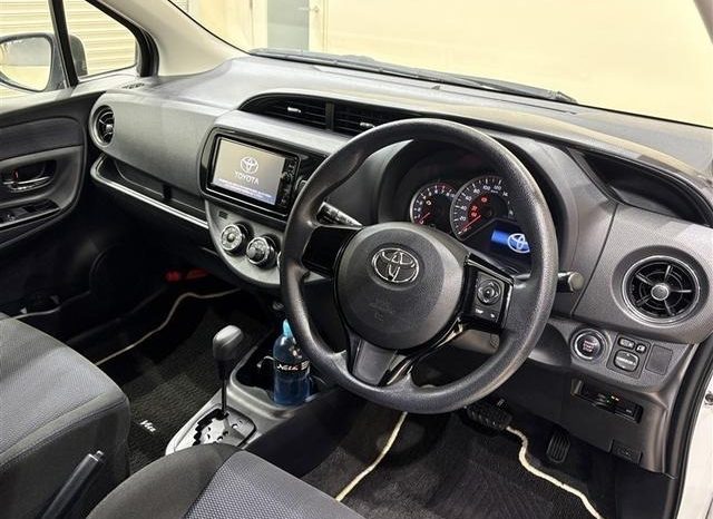 TOYOTA VITZ 1.3F LED EDITION 2016 full