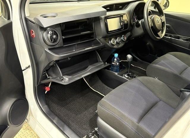 TOYOTA VITZ 1.3F LED EDITION 2016 full