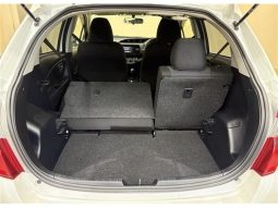 TOYOTA VITZ 1.3F LED EDITION 2016 full