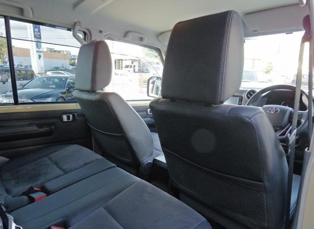 TOYOTA LAND CRUISER 70 AX 2024 full